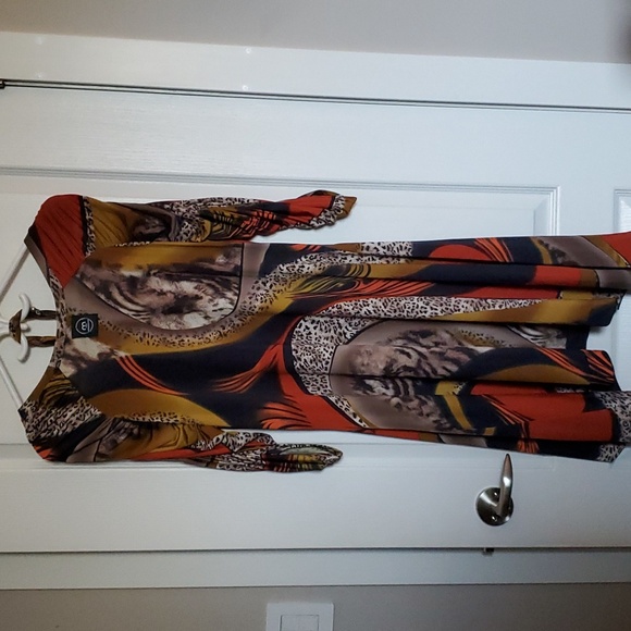 Maxime Paris made dress. Multi colored with attractive sleeves and hem. - Picture 4 of 8